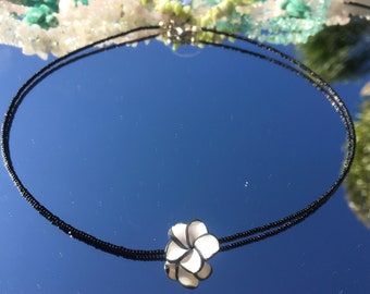 Beach necklace/Flower choker/Beach jewelry/Beaded choker/Beaded necklace/Choker/Plumeria Choker/Plumeria necklace/black choker, dainty