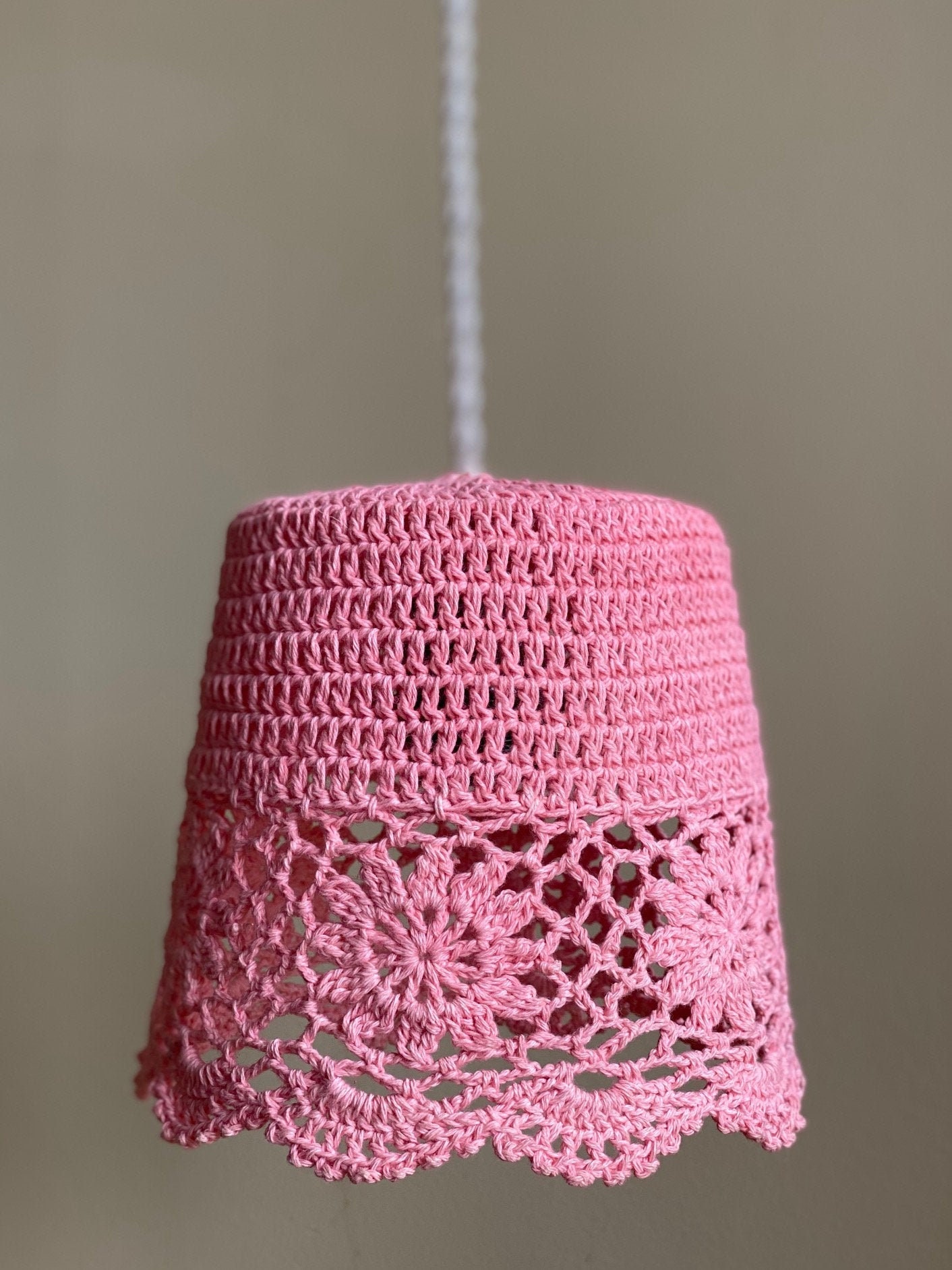 Pink Crochet Suspension/Suspension en Rose