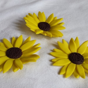 12 Fondant Sunflowers Realistic and Edible image 1