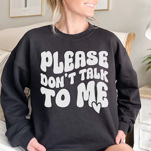S’il vous plaît ne me parlez pas SVG PNG, laissez-moi tranquille png, svg sarcastique, conception vectorielle introvertie morose, drôle de maman svg, fichier de chemise antisociale