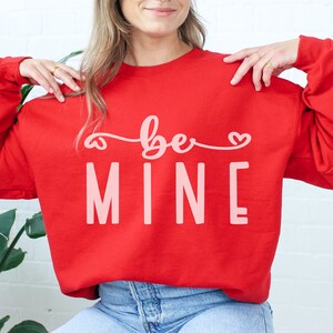Be Mine SVG PNG, Hugs and Kisses Svg, Herz Svg, Valentinstag Svg, Love Xoxo Svg, Valentine Shirt Design, Hello Valentine, Valentine Vibes