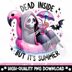 Op de afbeelding: Een roze flamingo zwemband met een skelet dat een zwarte kapucijner draagt en een roze drankje vasthoudt. De tekst "Dead Inside But It's Summer" staat rond de zwemband.