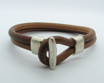 Rounded Cord Cuff W. Toggle