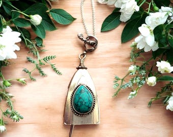 Collana con campanella in argenteria vintage: ciondolo con manico di coltello turchese