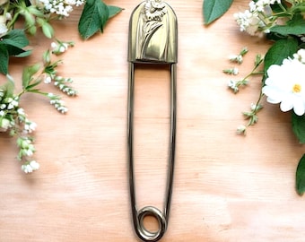 Jumbo Safety Pin Keychain with antique silver plated spoon end, Scarf pin, hat pin, key holder, Daffodil, kilt pin