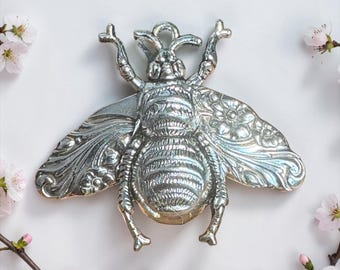 Silberne Bienenbrosche: Vintage-Boho-Bienennadel, versilbert