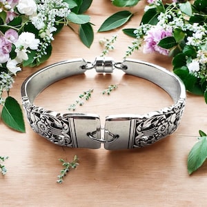 Bracelet cuillère du couronnement : argenterie vintage faite main en plaqué argent, 1936