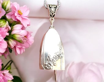 Collana con campanella d'angelo Queen Bess Silverware: ciondolo con manico di coltello vintage