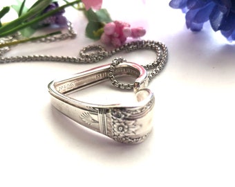 Collar con colgante de corazón y cuchara vintage: joyería de plata reutilizada