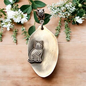 Collana con ciondolo a forma di gatto: ciondolo a forma di gattino nero o bianco - Italia