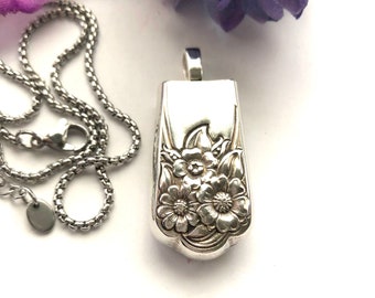 Silverware diffuser necklace, aroma therapy essential oil diffuser necklace, vintage diffuser necklace, Aromatherapy necklace. gift for her