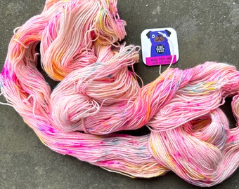 Hand Dyed Yarn. Fingering Wght. 400 yds. Merino. Funfetti. Gigi Bonin