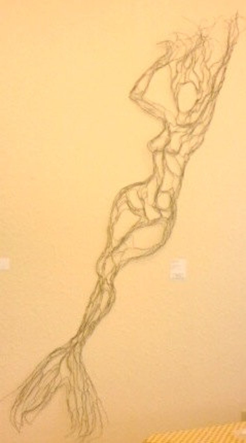 Wire Wall Art 7ft Meerjungfrau von Elizabeth Berrien, international renommierter Drahtskulptor Bild 3