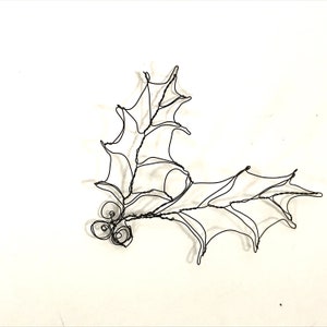 Holly Sprig Wire Sculpture door Elizabeth Berrien