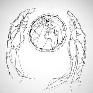 Healing The Earth, 36" 2D Draht Skulptur Wandkunst von Elizabeth Berrien
