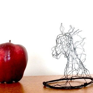 4in Wire Sculpture Horse Head por Elizabeth Berrien imagen 4