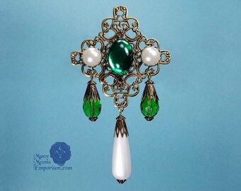 Emerald brooch, green broach, jewel pin, brooch with pearls, bodice jewelry, Renaissance, Tudor pin, Victorian pin, noble lady, MTO Beatrice