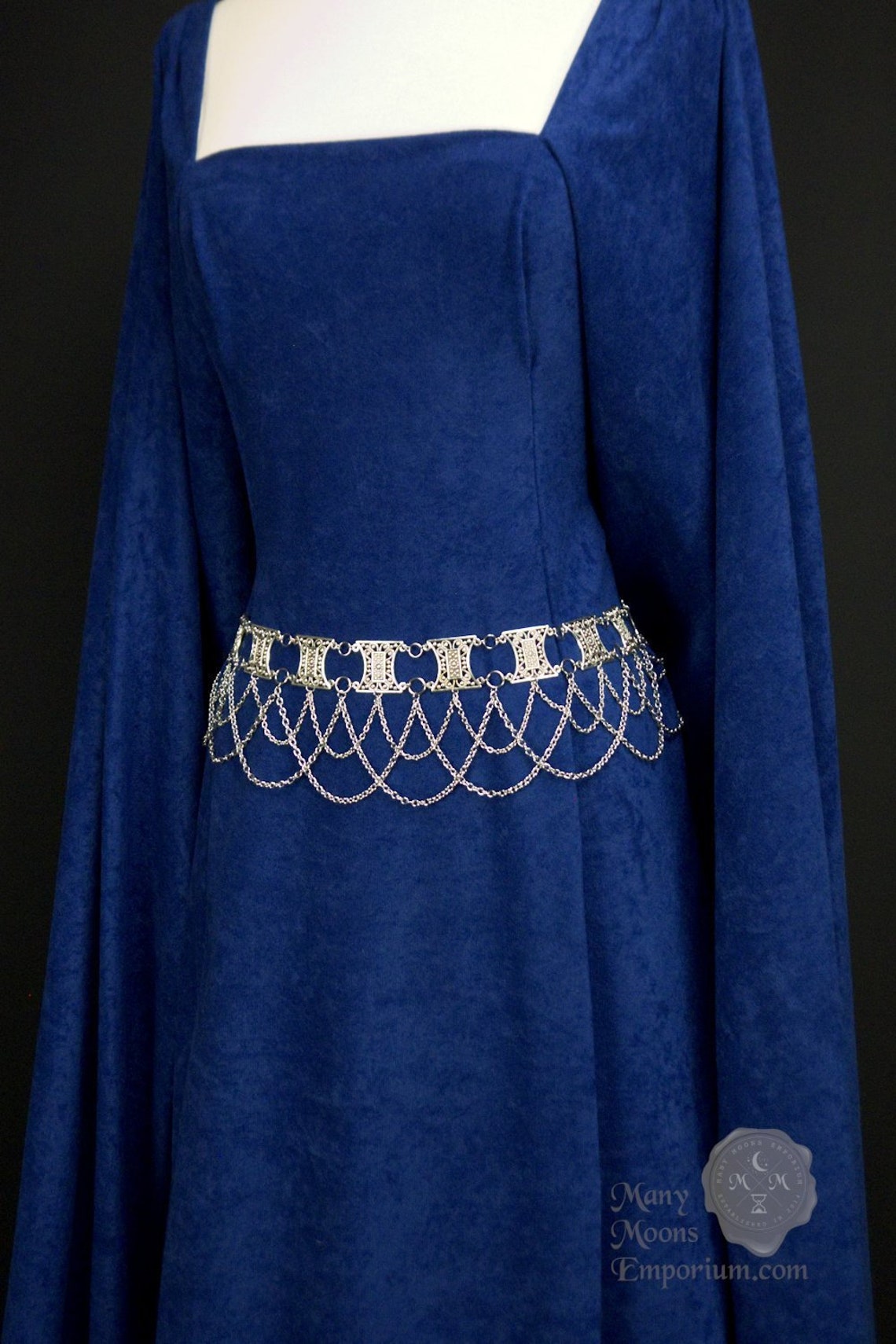 Leather Belt With Chain Skirt