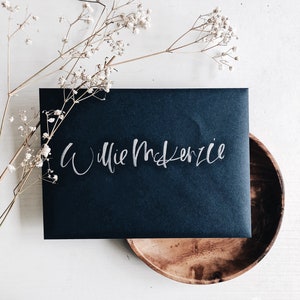 Endereçamento de envelope da MARINHA, envelope escrito à mão, envelopes de caligrafia para casamento, ideias para casamento da Marinha