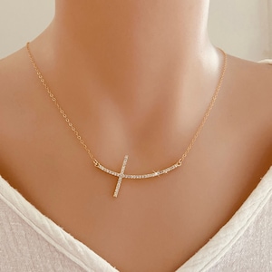 Collier Croix en or scintillant, Croix latérale, Croix minimaliste pour elle, Cadeau de baptême, Cadeau de baptême, Collier Croix de tous les jours, Bijoux CZ