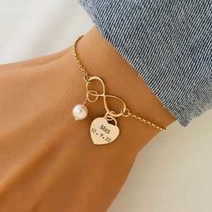 Personalised Bride Bracelet in Silver or Gold, Mrs Jewelry, Wedding Date Bracelet, Bridal Shower Gift, Infinity Knot, Pearl Bracelet
