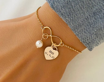 Personalised Bride Bracelet in Silver or Gold, Mrs Jewelry, Wedding Date Bracelet, Bridal Shower Gift, Infinity Knot, Pearl Bracelet