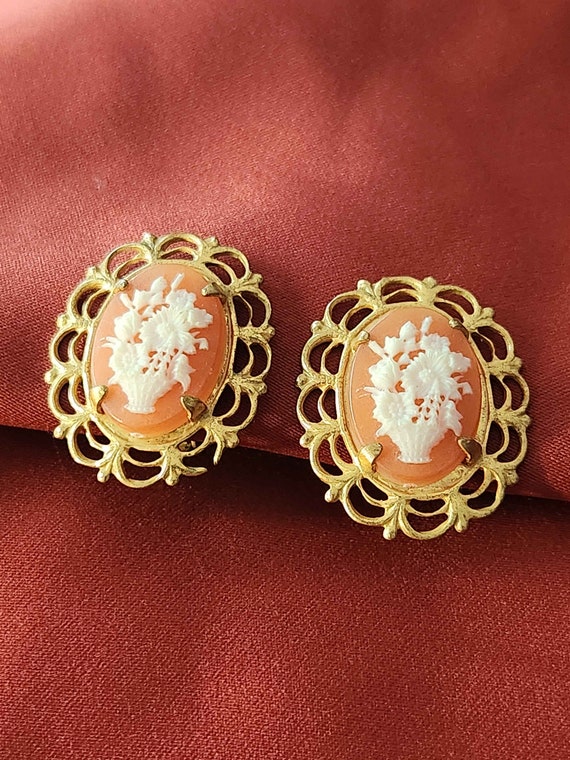 Miriam Haskell signed Basket Cameo Gold Tone Vint… - image 2