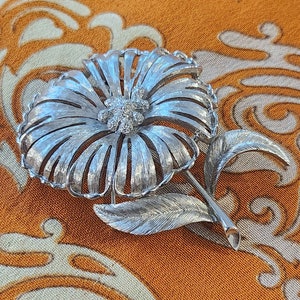 Spilla vintage con fiore color argento Monet