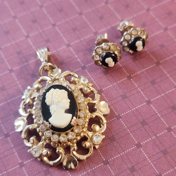 Vintage Black and White Plastic Cameo Pendant and Screw on Post Earring Set