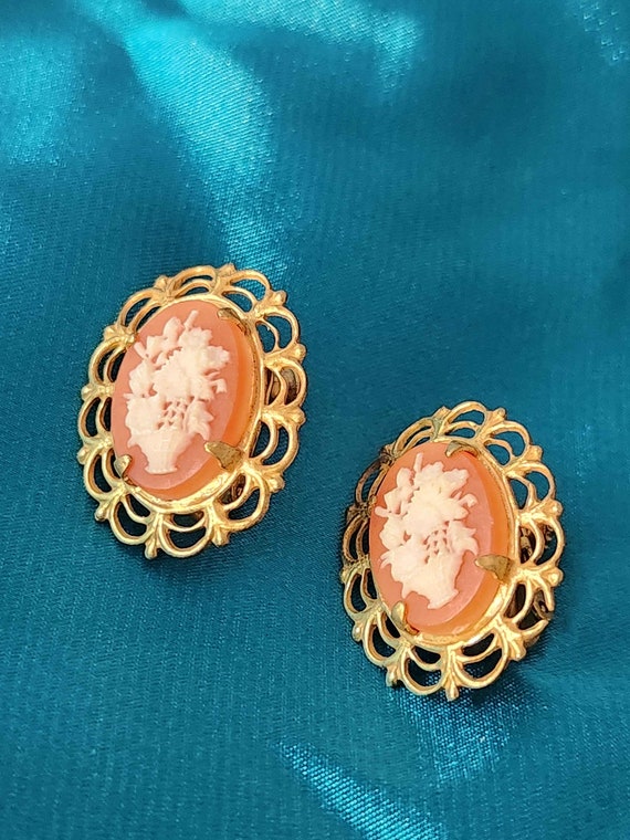 Miriam Haskell signed Basket Cameo Gold Tone Vint… - image 4