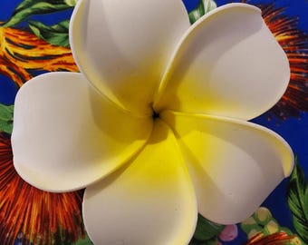 White Plumeria Hair Flower Clip with light Yellow Center, Hawaiian Flower, Flower Gift, Hair Accessories, Gift for Her, Foam Hair Flower.