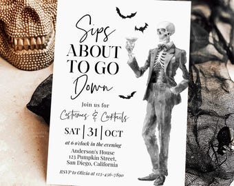 Puede incluir: Una invitación a una fiesta de Halloween con el texto "Sips About to Go Down". La invitación presenta una ilustración en acuarela de un esqueleto con traje sosteniendo un cóctel, con murciélagos. El evento es para disfraces y cócteles.