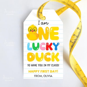 Druckbare Lucky Duck Back To School Geschenkanhänger Bearbeitbare Gummiente Geschenkanhänger Erster Tag der Schulklasse Vorschulschüler Lehrer Leckerlietikett