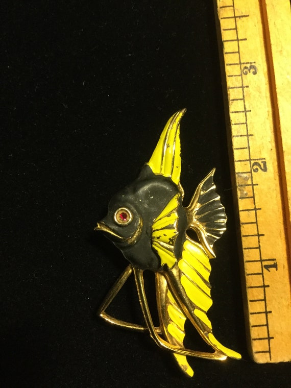 Black and Yellow Angel Fish Vintage Brooch - image 2