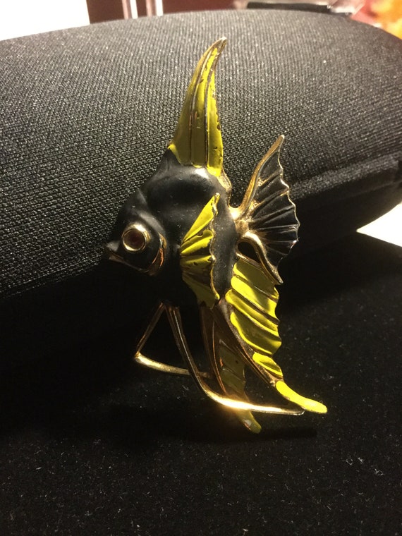 Black and Yellow Angel Fish Vintage Brooch - image 3