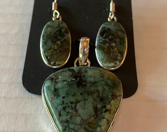 African GEMSTONE Green TURQUOISE Earrings & PENDANT Set