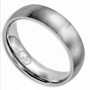 Massiv titan handbehandlad borstad 6 mm halvrund komfortpassande vigselring storlekar 6-13 inklusive halvstorlekar