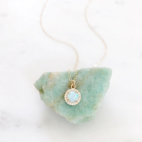 Collier opale blanche, collier avec pendentif opale, collier d'opale, collier en or délicat, pierre de naissance d'octobre, cadeaux pour elle, collier bohème, MIRA