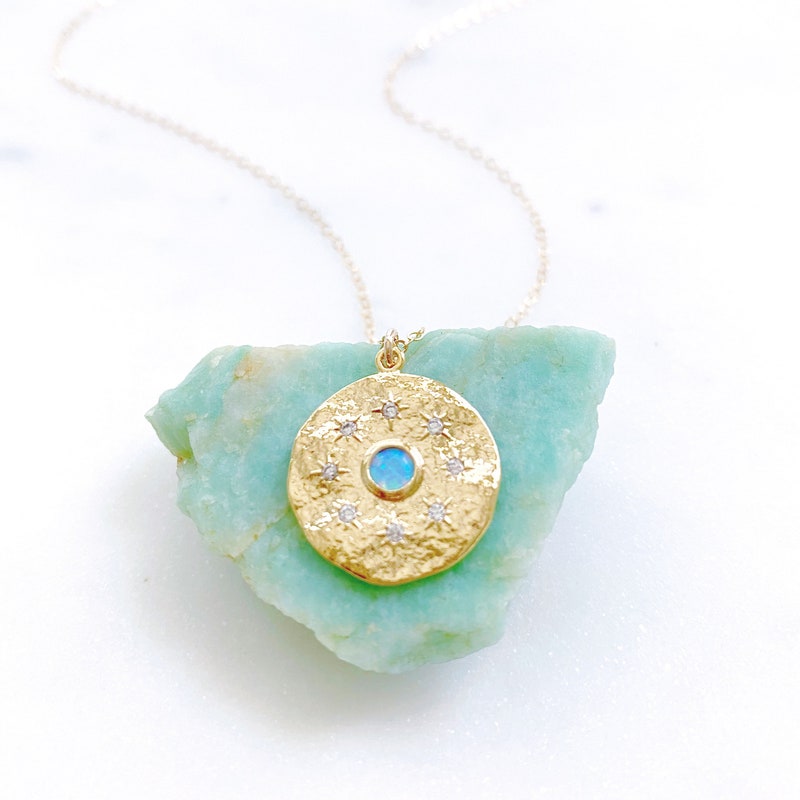 Medallion 5 Pearl Necklace
