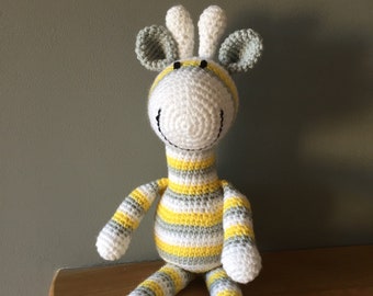 Jirafa rayada gris y amarilla, juguete de jirafa de ganchillo