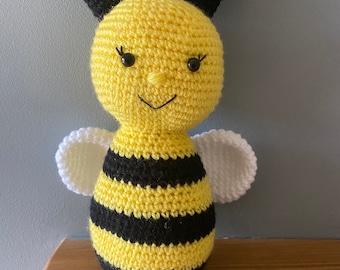 Cheerful crochet bee, crochet bumblebee, crocheted toys