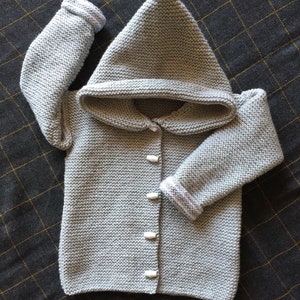 Chaqueta con capucha tejida a mano, chaqueta de punto para bebé, hecha a pedido. imagen 1