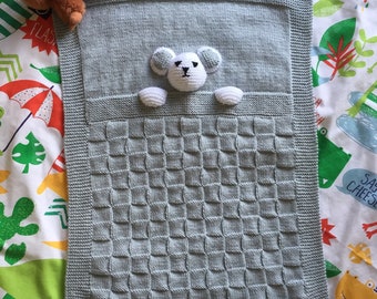 Gestrickte Babydecke: Bär/Häschen Detail, Acrylgarn