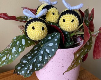 Buzzy Bee crochet amigurumi, crocheted toys