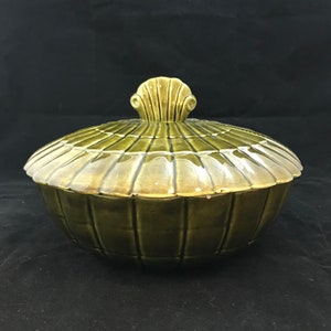 Vintage California USA Pottery Shell Bowl w/ Lid 304
