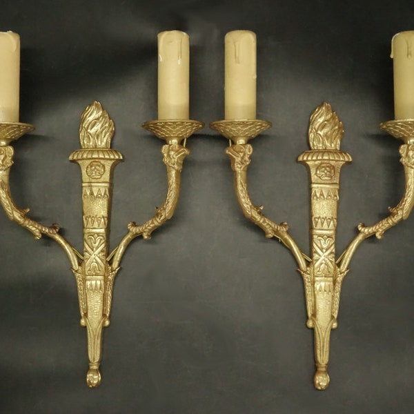 Petite paire d'appliques aux têtes de griffon style Empire du XIXe - bronze