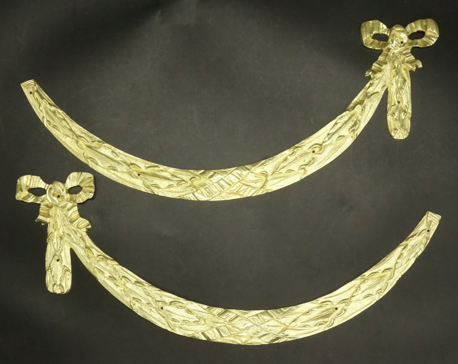 Grande Paire d'ornements Aux Noeuds et Guirlandes de Laurier Style Louis Xvi - Bronze 2 Paires Dispo
