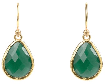 Pendientes colgantes de ónix verde – Plata de ley chapada en oro, gema en forma de lágrima