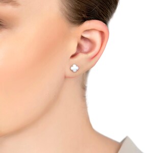 Sample Sale klaver bloem oorbellen parelmoer zilver