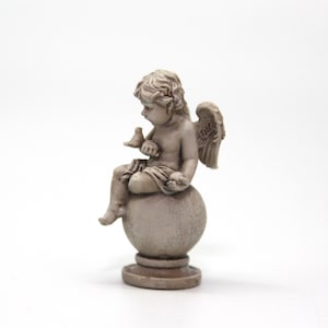 3000-17 Puppenhausminiatur (unbemalt) Statue Skulptur eines Engels mit einem Vogel 1:12